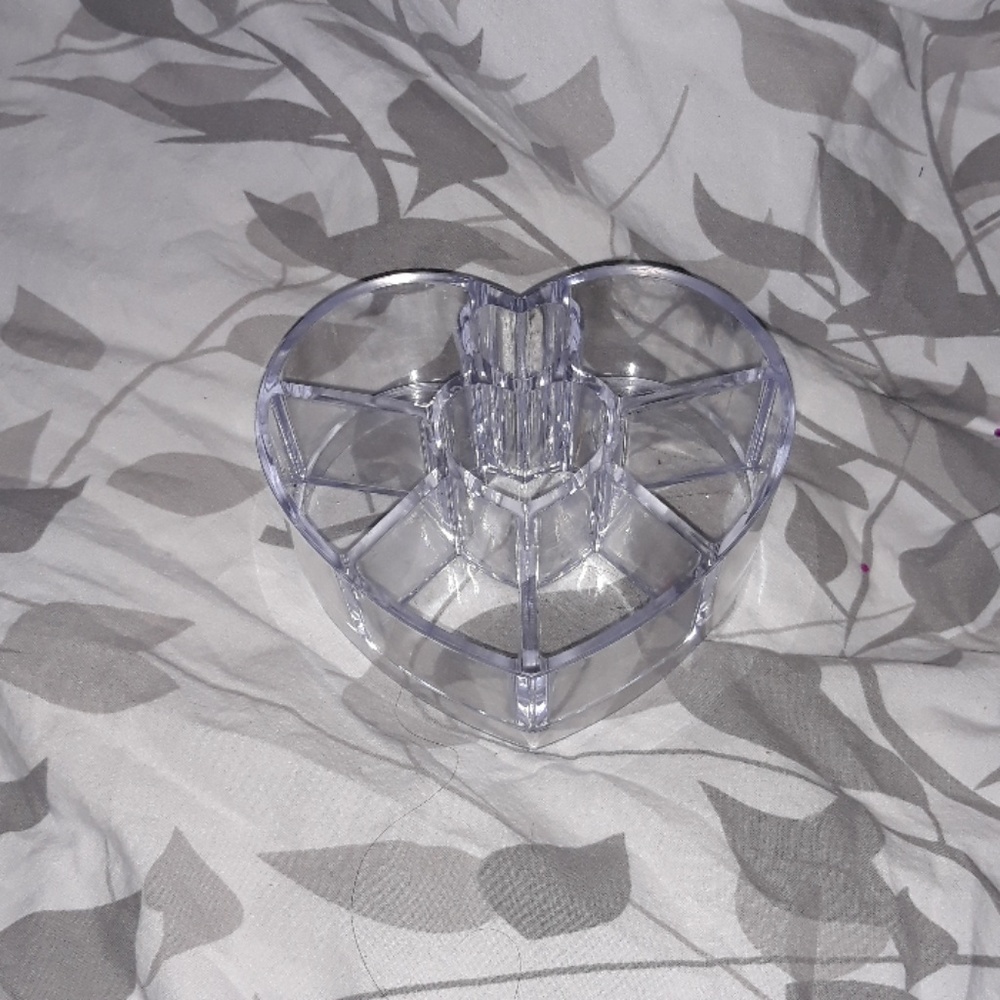 FINAL SALE✔HEART SHAPED MAKEUP ORGANIZER